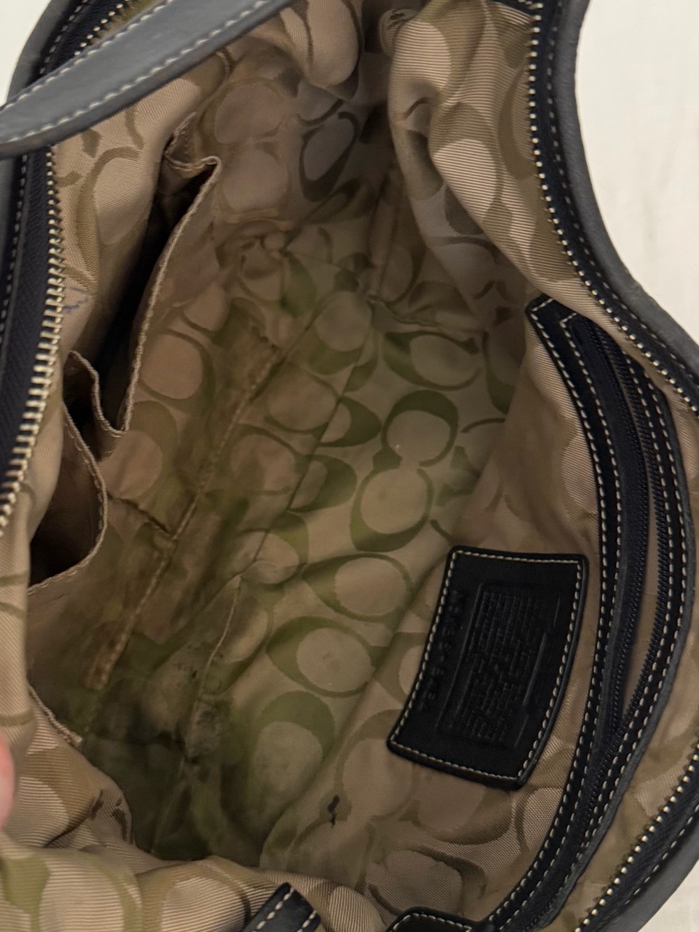 Vintage Coach Black Leather Hobo shoulder bag  with White Contrast Stitching- in - Picture 8 of 11